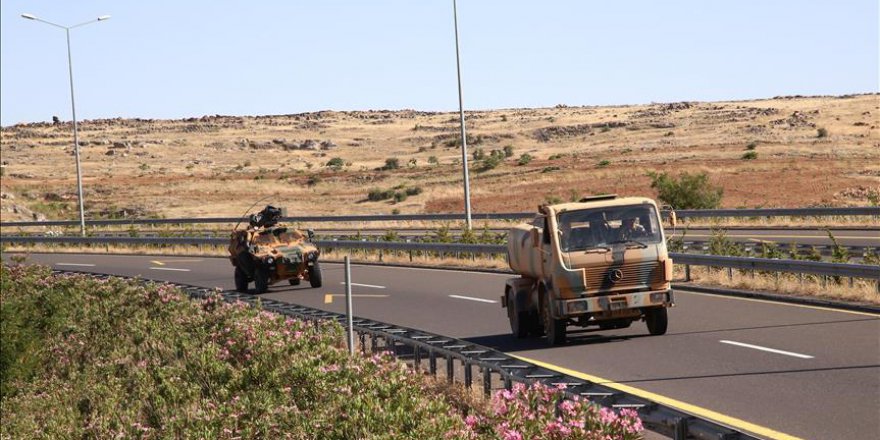 Şanlıurfa'dan Suriye sınırındaki birliklere askeri sevkiyat