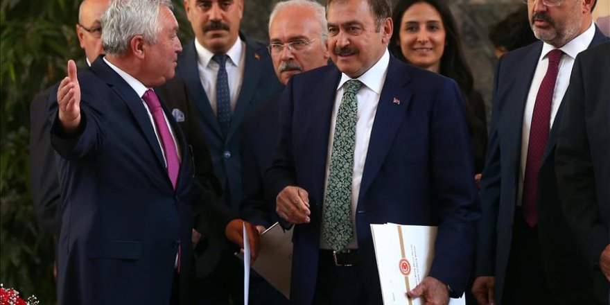 Halkın seçtiği vekiller kayıt oluyor