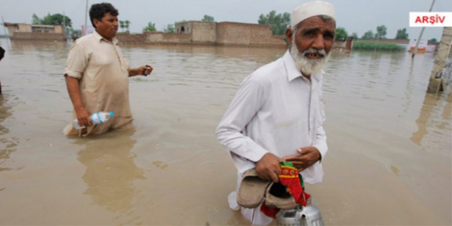 Pakistan'da sel felaketi: 15 ölü