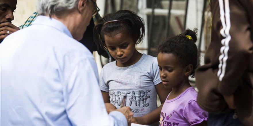 Paris'teki sığınmacı çocuklar sokaklara mahkum