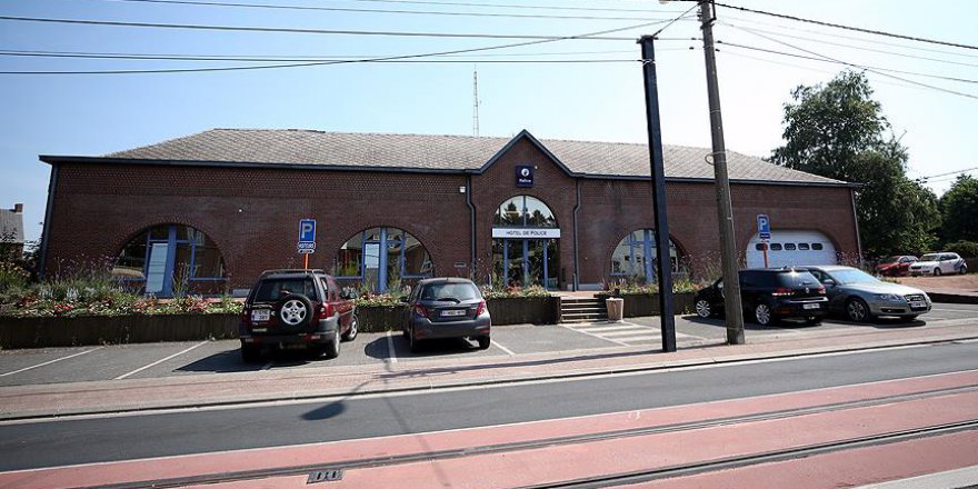 Belçika'da başörtülü kıza çirkin saldırı protesto edildi