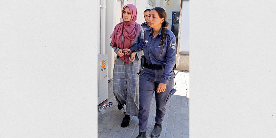 İsrail, gözaltına aldığı Ebru Özkan'ın ellerini ve ayaklarını zincirledi