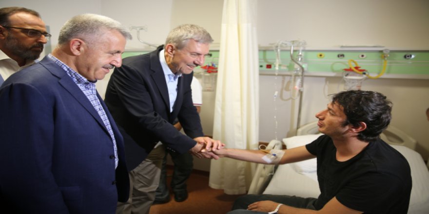 Çorlu'daki tren kazasında yaralananları iki bakan ziyaret etti