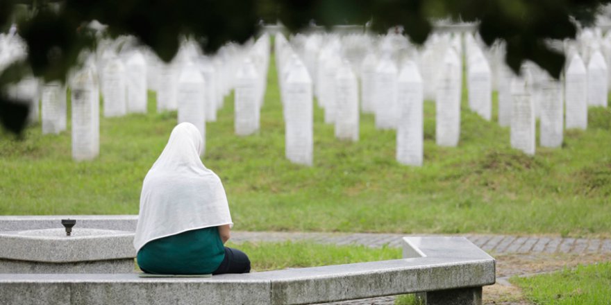 Srebrenitsa Soykırımı kurbanları anıt mezarlığa taşındı