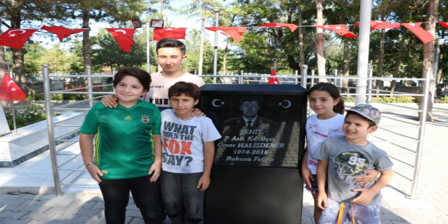 15 Temmuz'un yıldönümü öncesi Ömer Halisdemir'in kabri dolup taşıyor