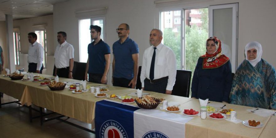 Hakkari'de vatandaşlar 15 Temmuz'u andı