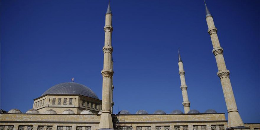 Antalya'da 15 bin kişilik cami yapılacak