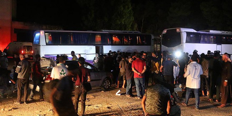 Dera'nın ilk tahliye konvoyu Hama'da