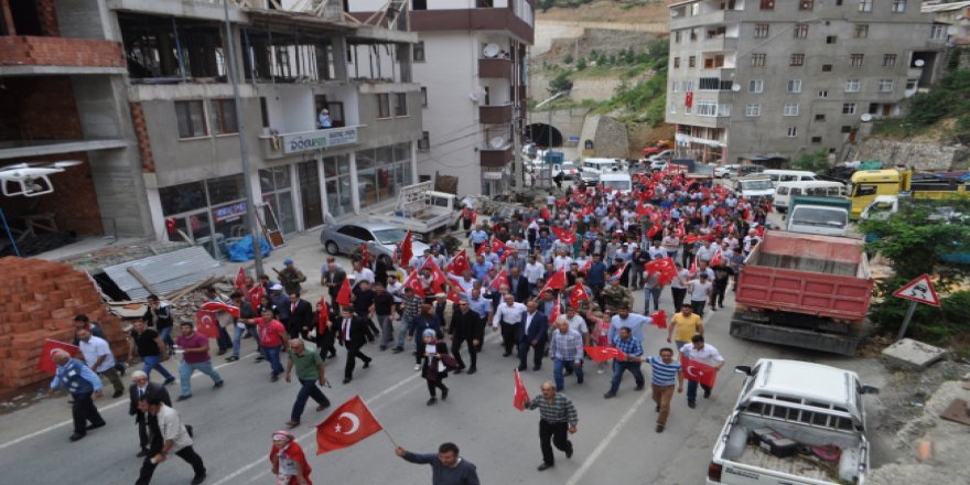 Gümüşhaneliler Mehmetçiği bağrına bastı