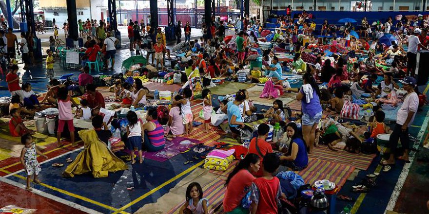 Filipinler'de fırtına nedeniyle 71 bin kişi göç etti