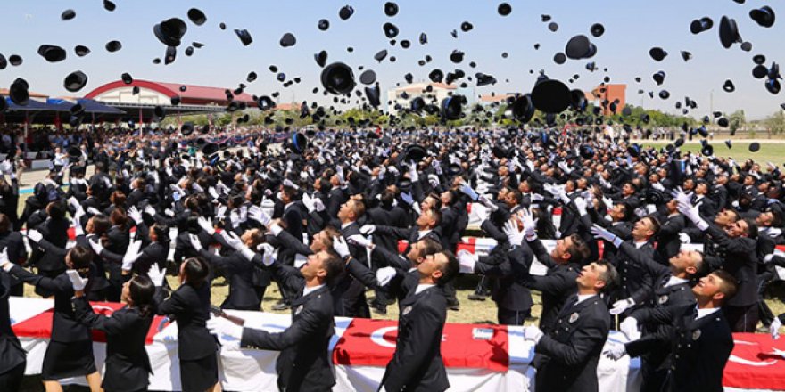 Eğitimi biten 4 bin aday mezun oldu