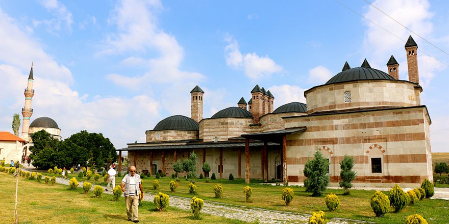 Beş asırlık külliye kardeşliğe kucak açıyor