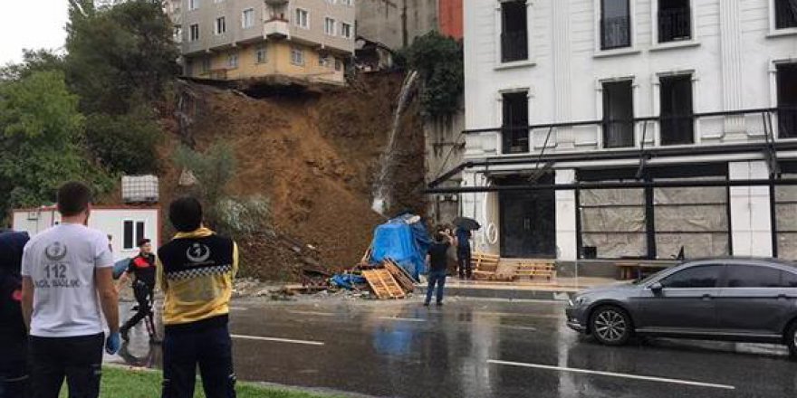 İstanbul'da toprak kayması: Bina boşaltıldı
