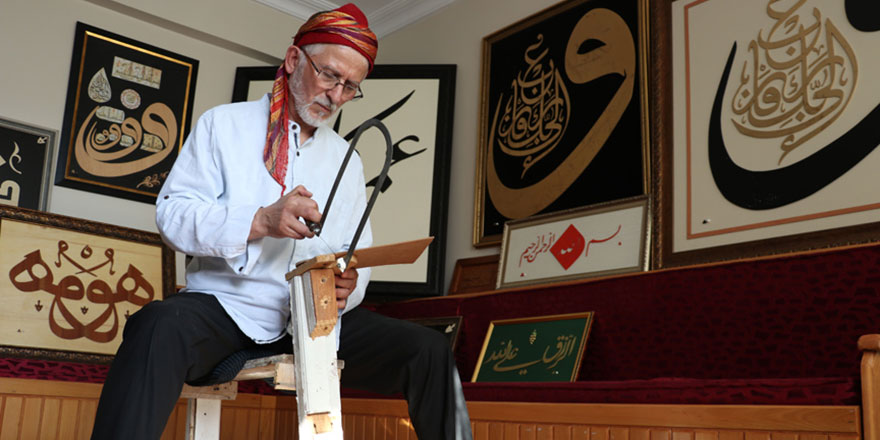 Naht sanatı ile hat sanatını birleştirdi