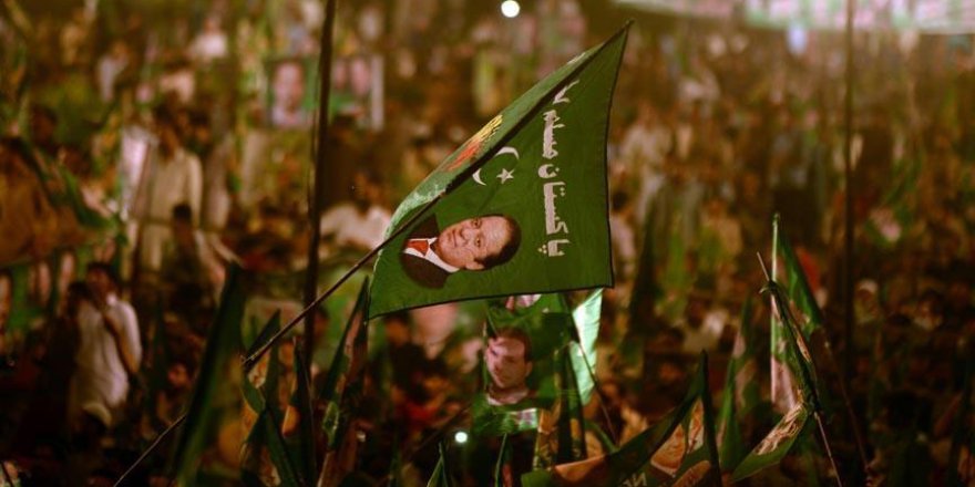 Pakistan'da Navaz Şerif lehine gösteriler