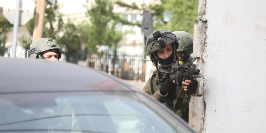 Filistinli kadın yazar gözaltında