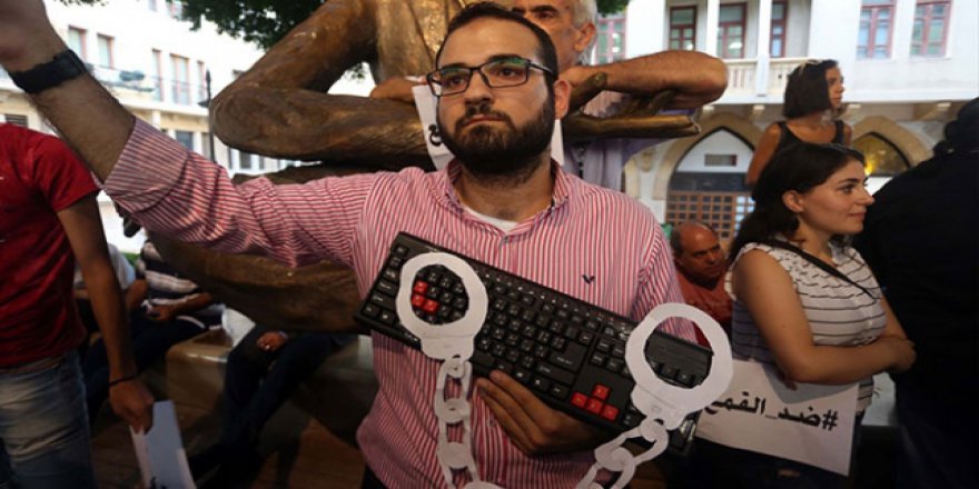 Lübnan basını keyfi gözaltıları protesto etti