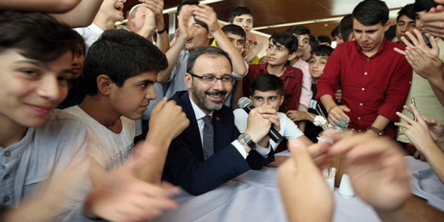 Bakan Kasapoğlu'ndan gençlere "maça götürme" sözü