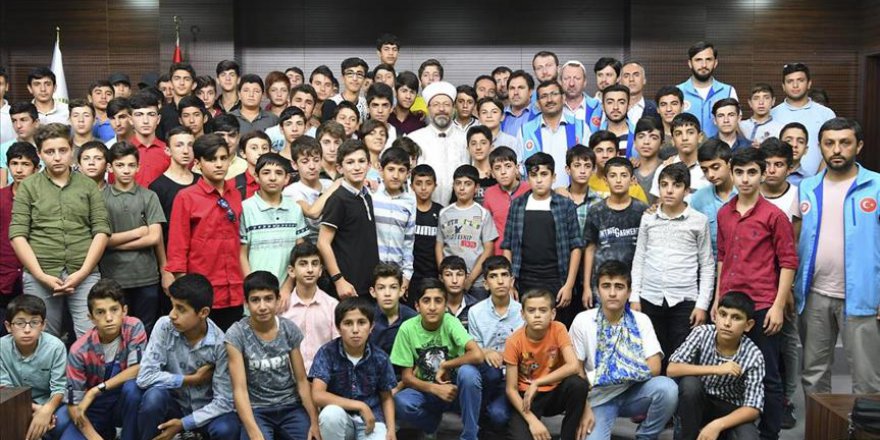 Diyanet Vakfı'nın yaz kampı öğrencileri Erbaş'ı ziyaret etti