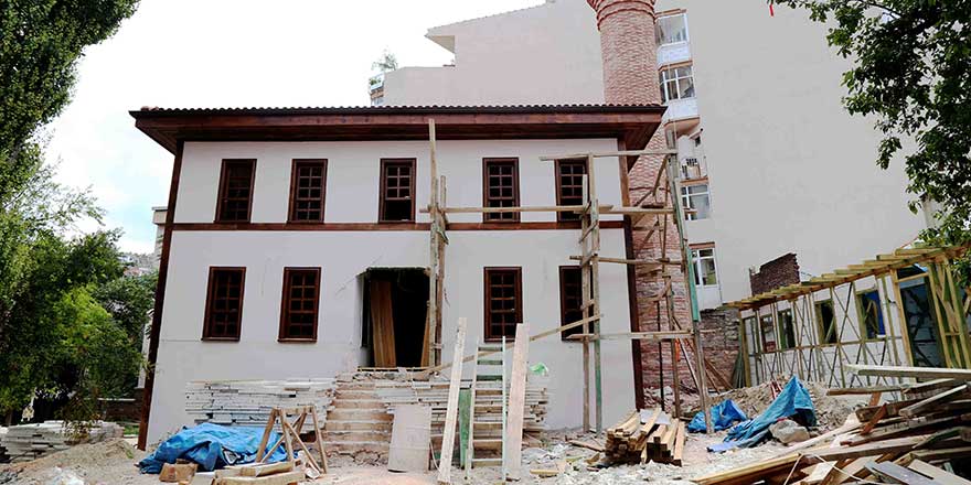 ‘Selami Tekkesi’ gün sayıyor