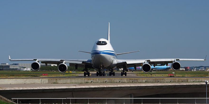 Paris'te bir uçakta korku dolu anlar yaşandı