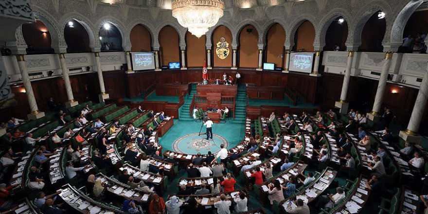 Tunus'ta kabineye yeniden güven oyu çağrısı