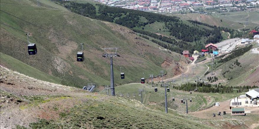 Palandöken'de yaz mevsiminde de turizm devam ediyor