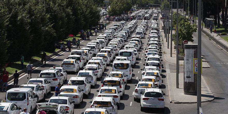 İspanyol taksiciler UBER protestolarından umduğunu bulamadı