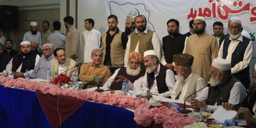 Pakistan muhalefeti iktidara karşı çözüm arayacak