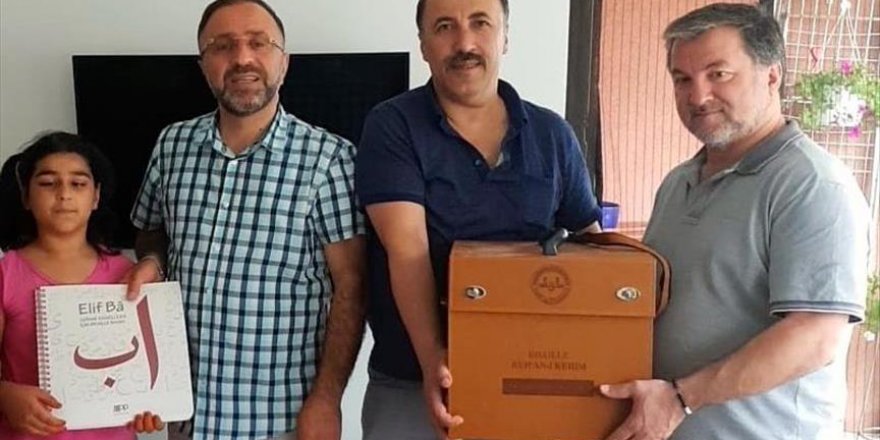 9 yaşında görme engelli kız 2 ayda Kur'an okumayı öğrendi