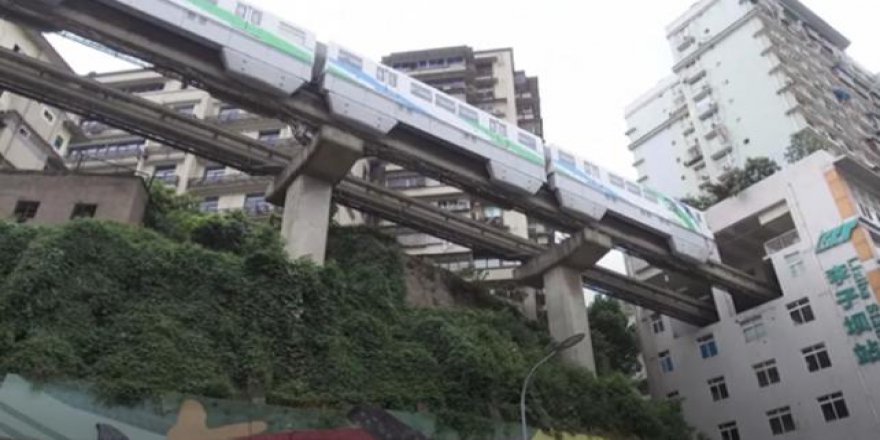 19 katlı binanın içine tren istasyonu