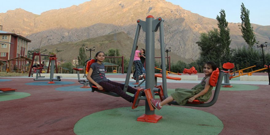 Hakkari'nin dört bir tarafı parklarla doldu