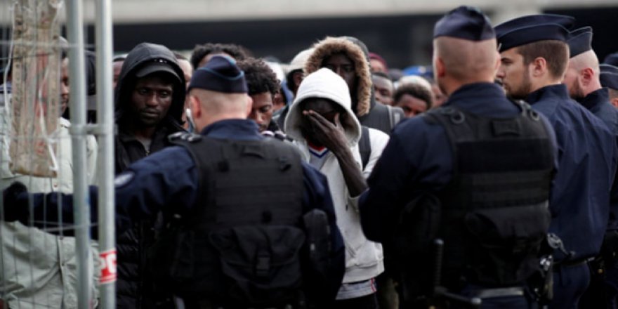 Fransa'da sığınmacılar için yeni yasa geliyor