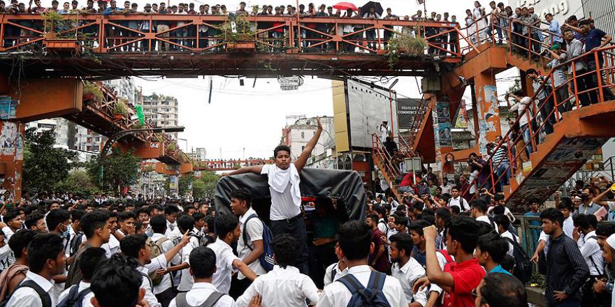 Öğrenci protestoları eğitim durdurdu