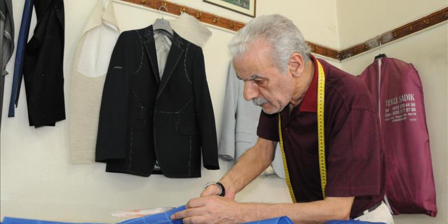 49 yıldır terzilik yapıyor