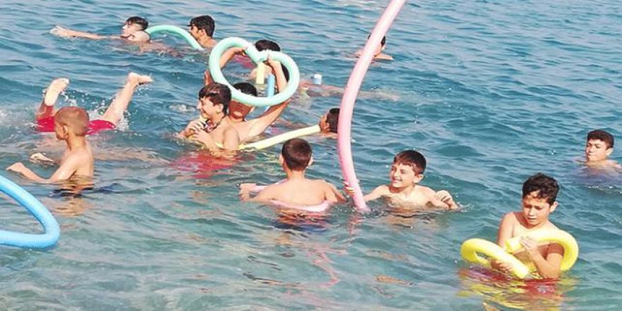 Sokakta çalışmak zorunda kalan çocuklar için etkinlik