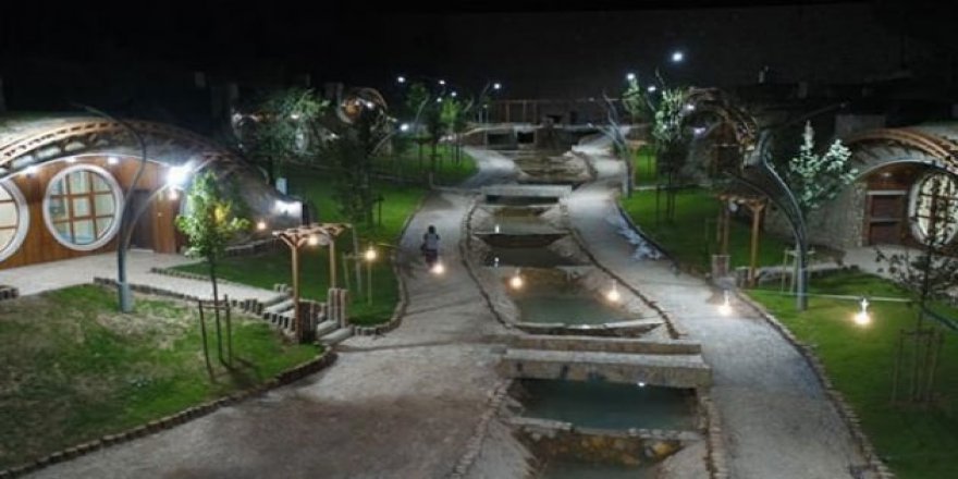 Sivas'ta inşa edilen 'Hobbit evleri' turist bekliyor
