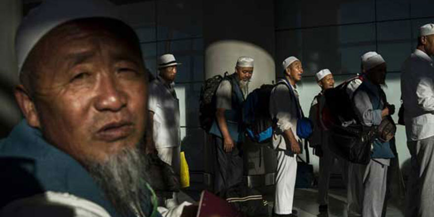 Yok artık! Çin, hacılara 'izleme cihazı' taktı