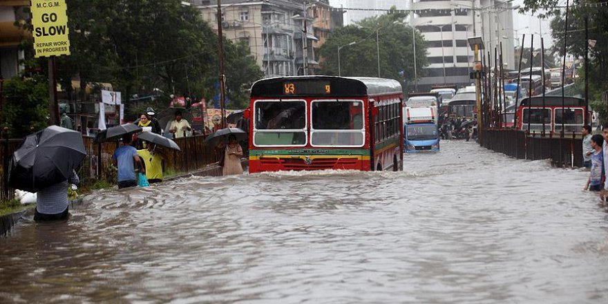 Muson mevsimi Hindistan'da 709 kişinin ölümüne neden oldu