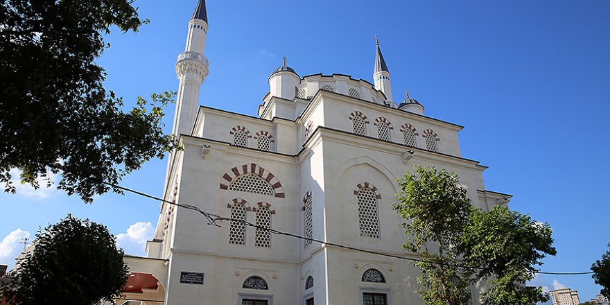 Tamamı taştan yapılan cami ibadete açılıyor