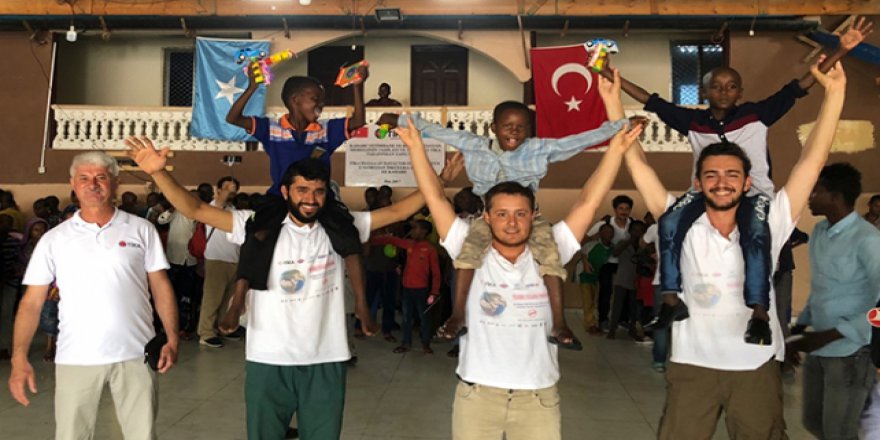 TİKA, Somali'de yetimleri sevindirdi