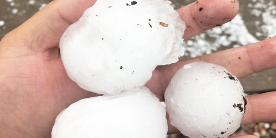 ABD'ye ceviz büyüklüğünde dolu yağdırıldı