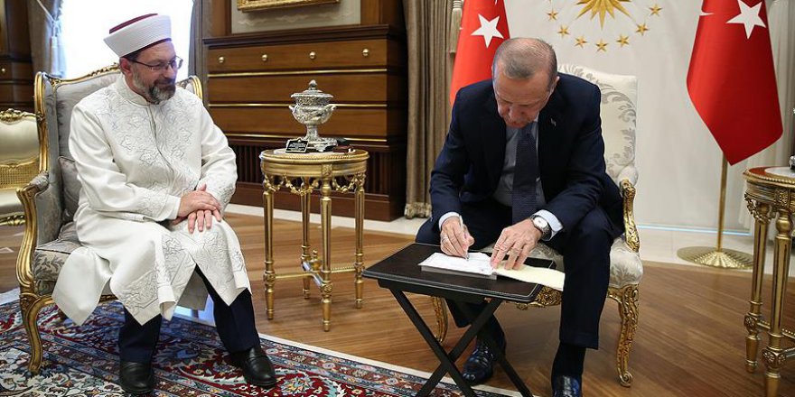 Başkan Erdoğan kurban bağışını Diyanet Vakfı'na yaptı