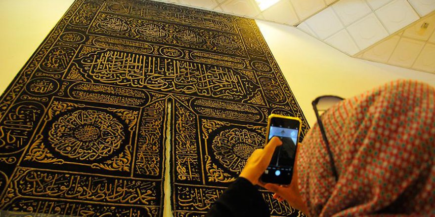 Kabe Sergi Salonu'nda Mescid-i Haram'a ait emanetler sergileniyor