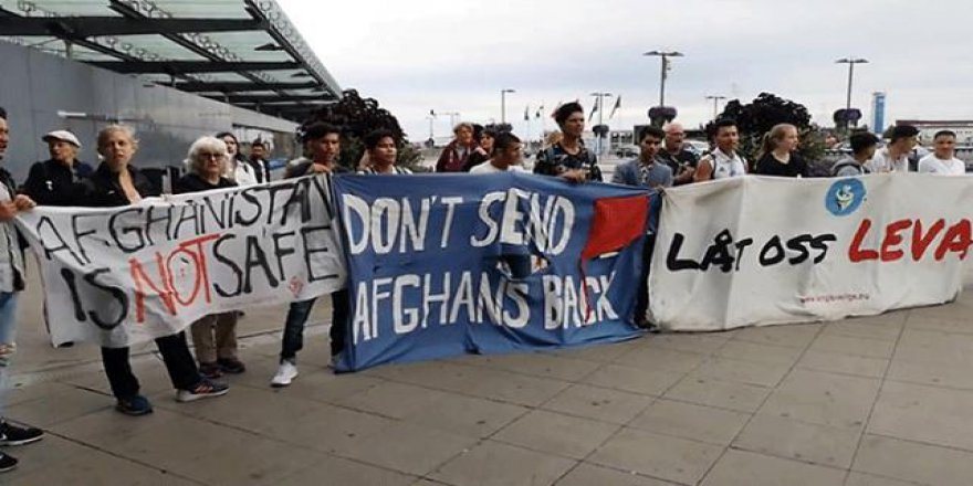 İsveç halkı Afgan göçmenlere destek verdi