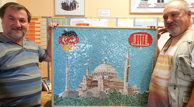 İtalyan ustadan Almanya'daki camiye anlamlı hediye