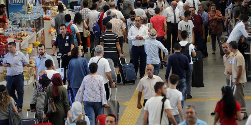 Ankaralılar tatil için AŞTİ'ye akın etti
