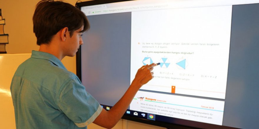 Lise öğrencisi matematik yeteneğiyle başarıdan başarıya koşuyor