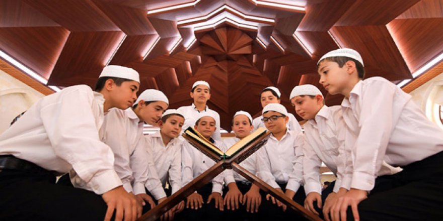 Yaz Kur'an Kursu bitti, ilahi sesleri yükseldi