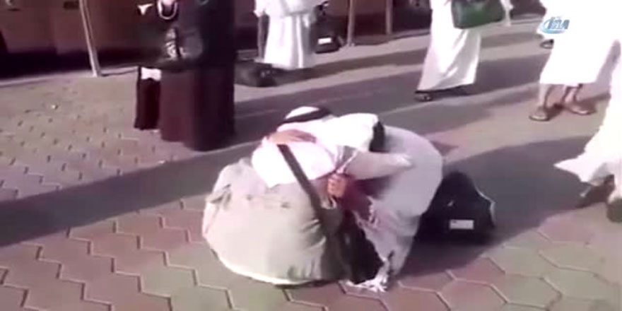 Suriyeli kardeşler Mekke'de karşılaştı Hacılar ağladı